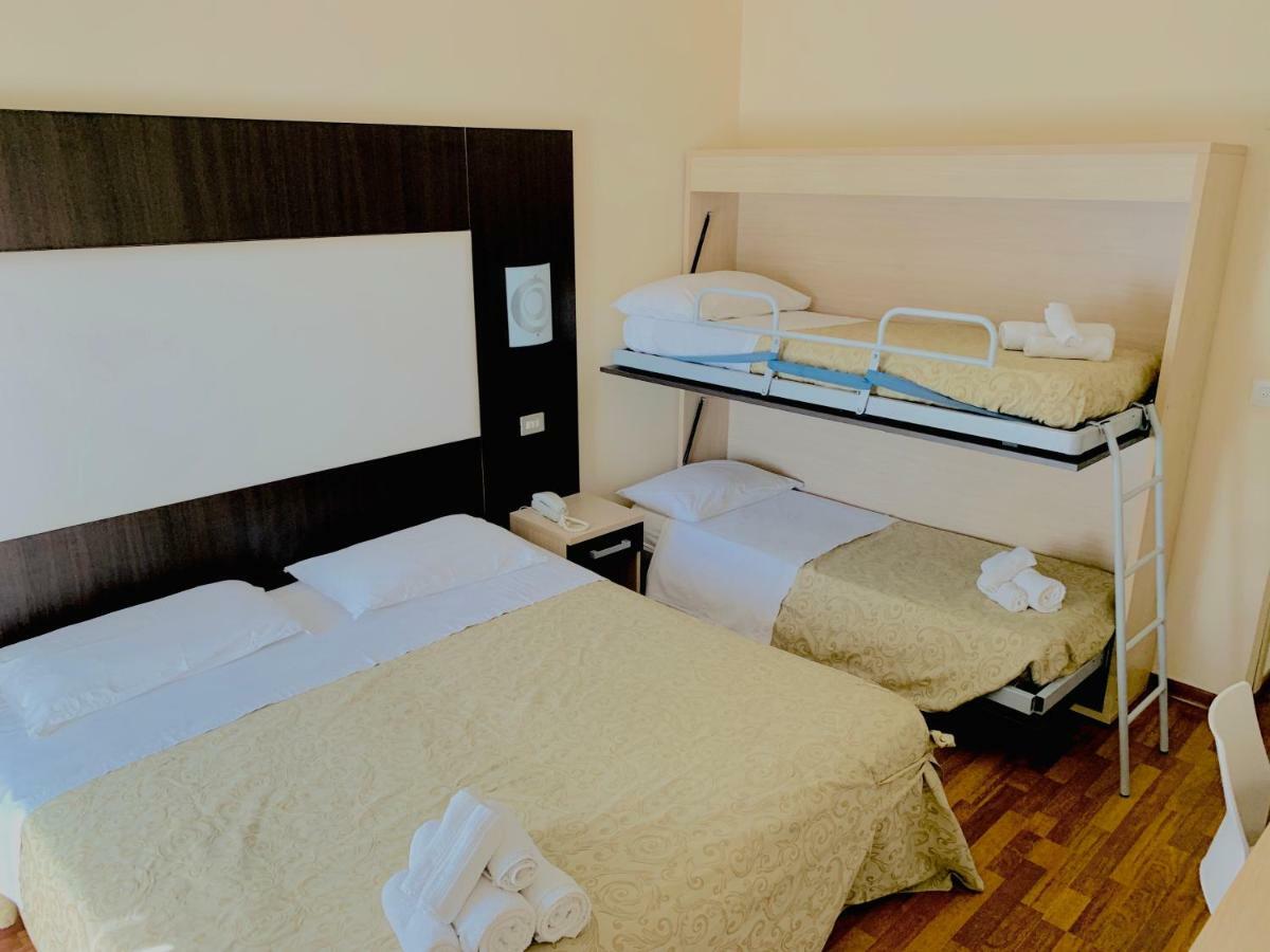 Hotel Baby B&B Мілано-Маріттіма Екстер'єр фото